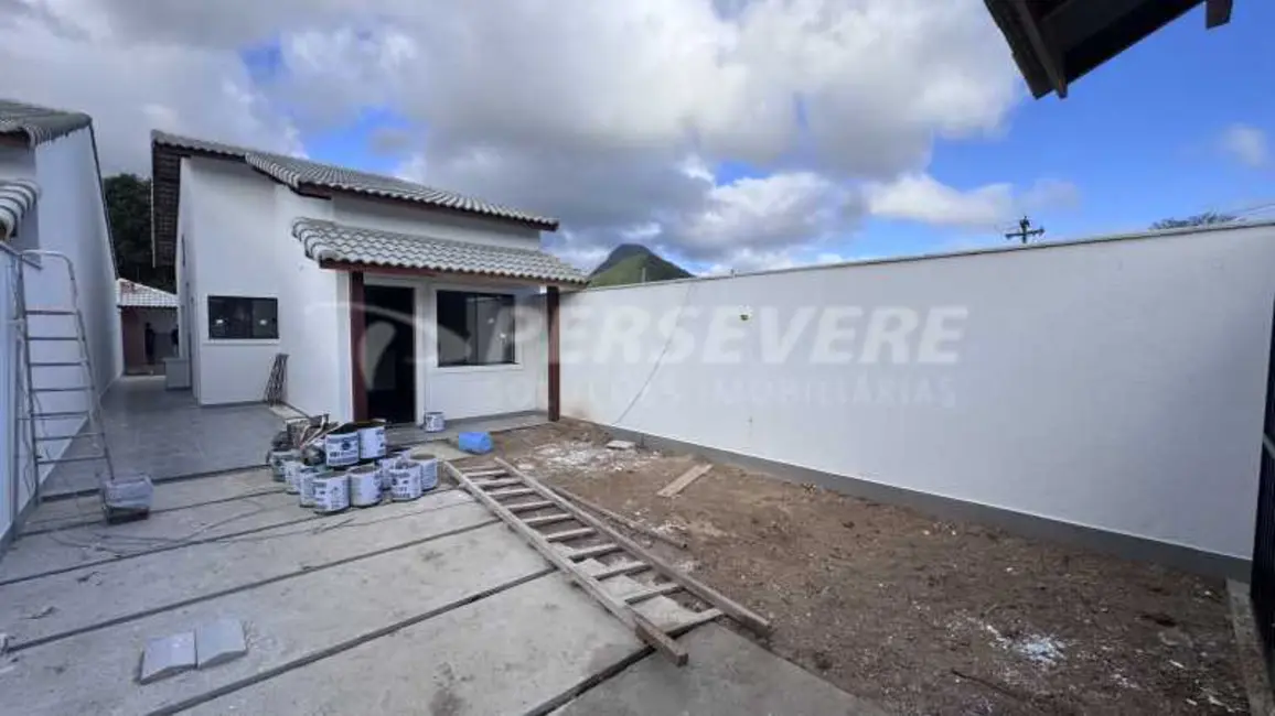 Foto 2 de Casa com 2 quartos à venda, 90m2 em Marica - RJ