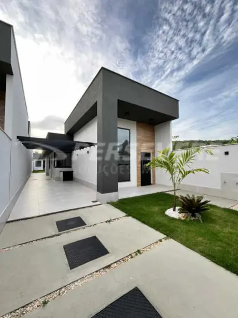 Foto 2 de Casa com 3 quartos à venda, 127m2 em Marica - RJ