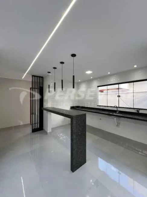 Foto 3 de Casa com 3 quartos à venda, 130m2 em Marica - RJ