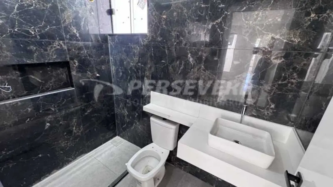 Foto 9 de Casa com 2 quartos à venda, 90m2 em Marica - RJ