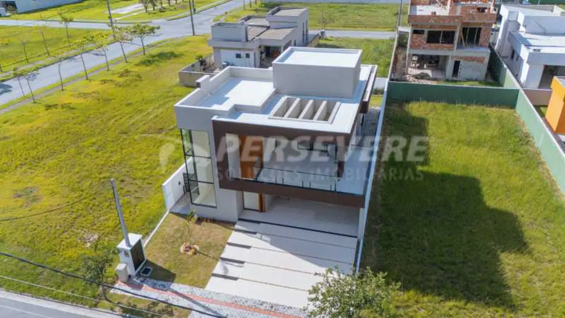 Foto 1 de Casa de Condomínio com 3 quartos à venda, 258m2 em Marica - RJ