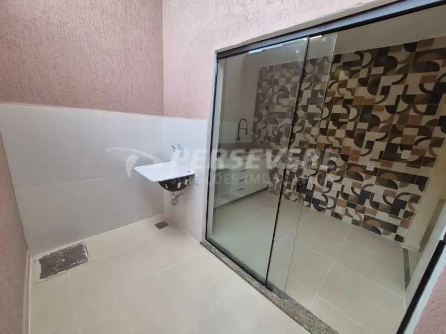 Foto 4 de Casa com 2 quartos à venda, 80m2 em Marica - RJ