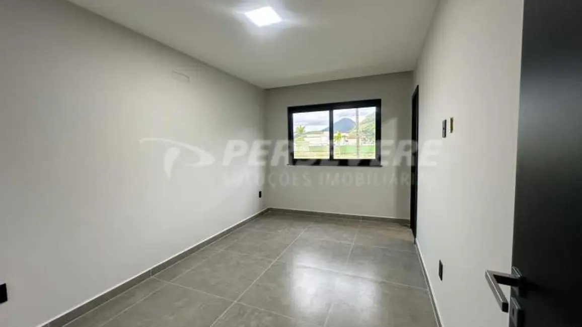 Foto 8 de Casa de Condomínio com 3 quartos à venda, 190m2 em Marica - RJ