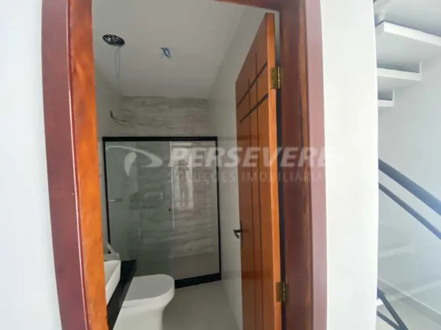 Foto 3 de Casa com 2 quartos à venda, 126m2 em Marica - RJ