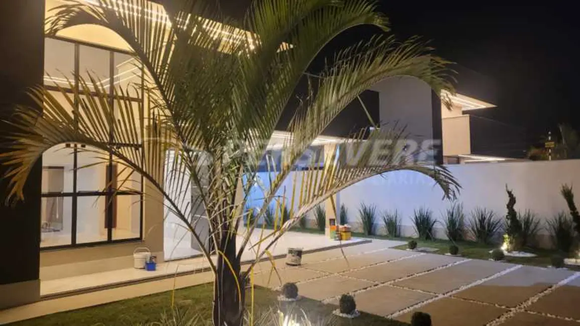 Foto 3 de Casa com 3 quartos à venda, 2025m2 em Marica - RJ