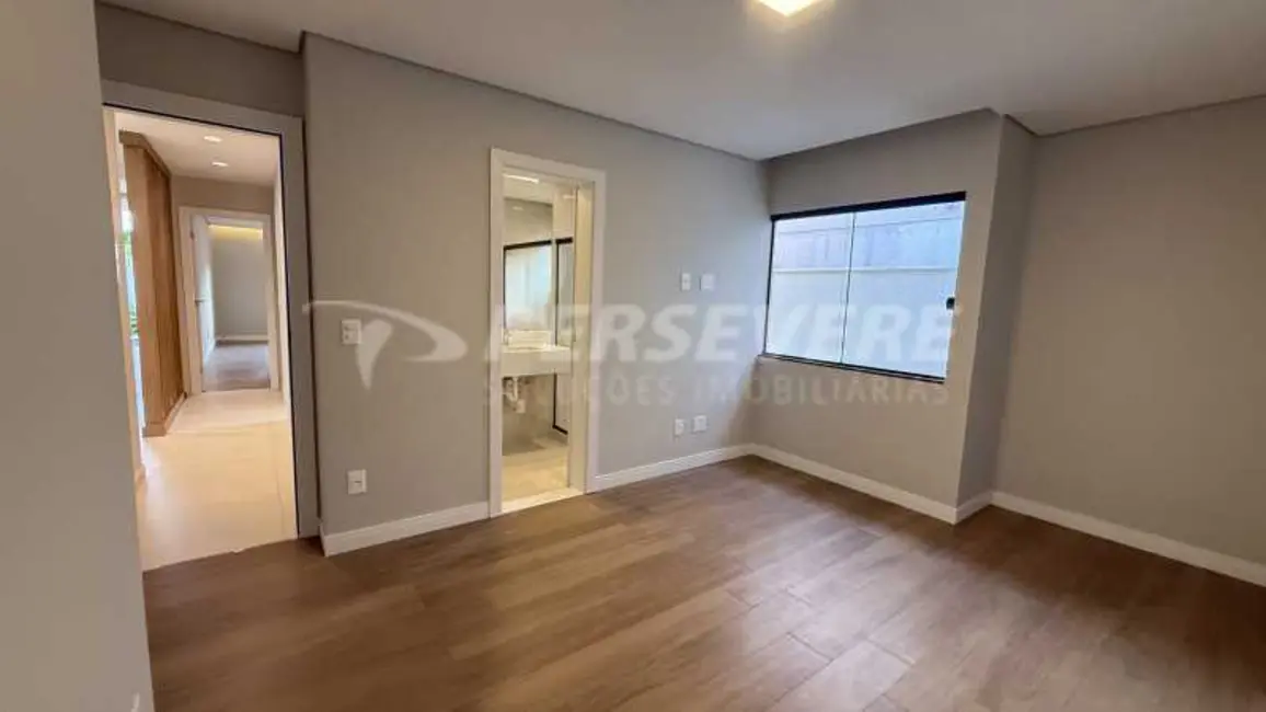 Foto 9 de Casa de Condomínio com 3 quartos à venda, 190m2 em Marica - RJ