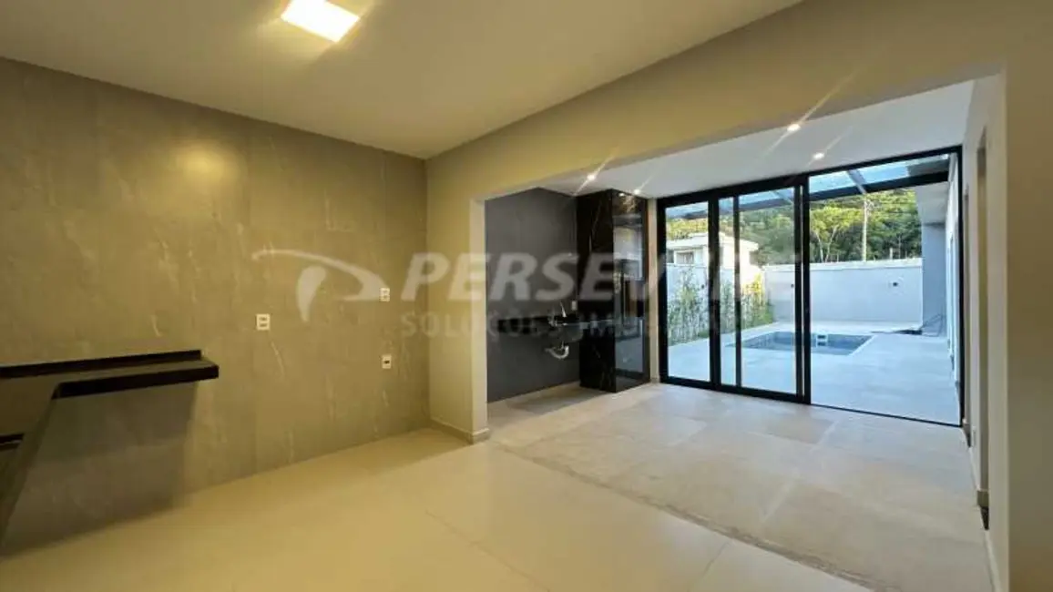 Casa de Condomínio com 3 quartos à venda, 187m2 em Marica - RJ - imagem 4 Foto 4 de Casa de Condomínio com 3 quartos à venda, 187m2 em Marica - RJ