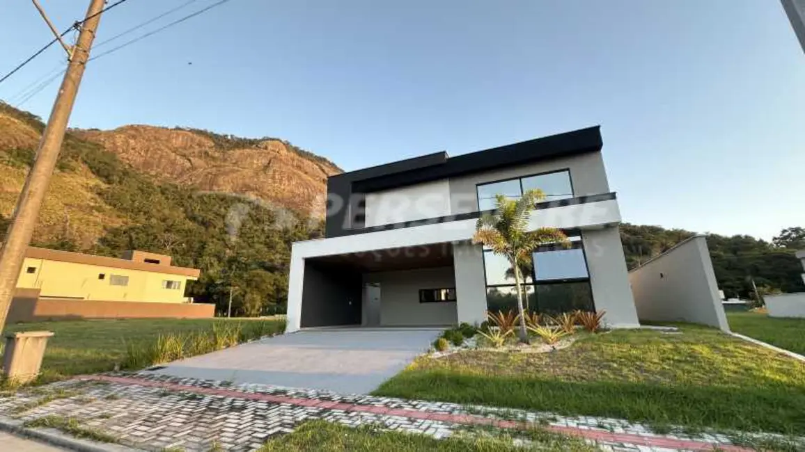 Casa de Condomínio com 3 quartos à venda, 187m2 em Marica - RJ - imagem 1 Foto 1 de Casa de Condomínio com 3 quartos à venda, 187m2 em Marica - RJ