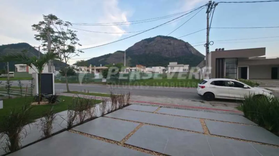 Foto 3 de Casa de Condomínio com 3 quartos à venda, 194m2 em Marica - RJ