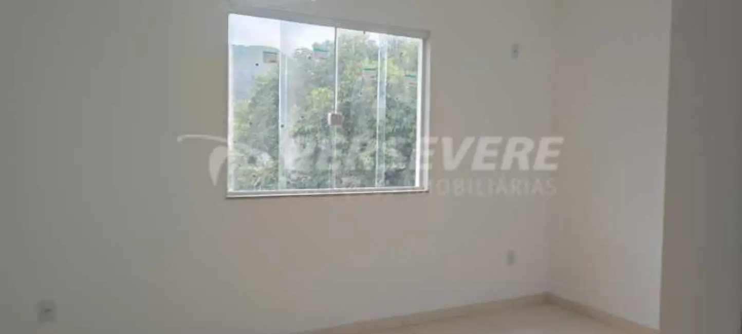 Foto 2 de Casa com 2 quartos à venda, 68m2 em Marica - RJ