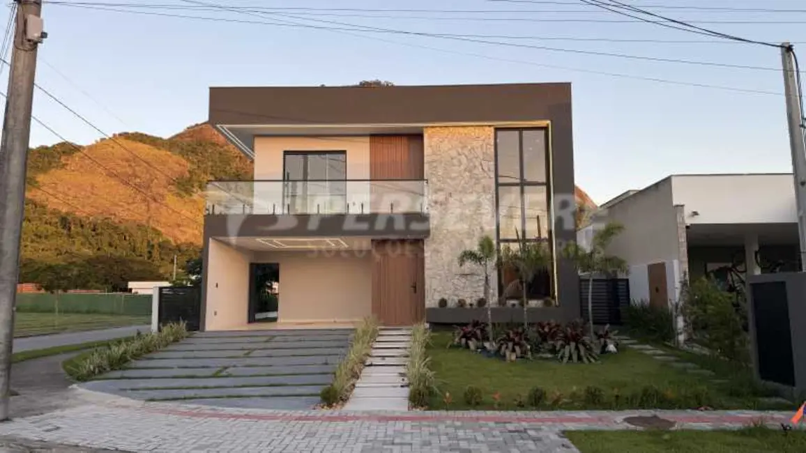 Casa de Condomínio com 4 quartos à venda, 250m2 em Marica - RJ - imagem 1 Foto 1 de Casa de Condomínio com 4 quartos à venda, 250m2 em Marica - RJ