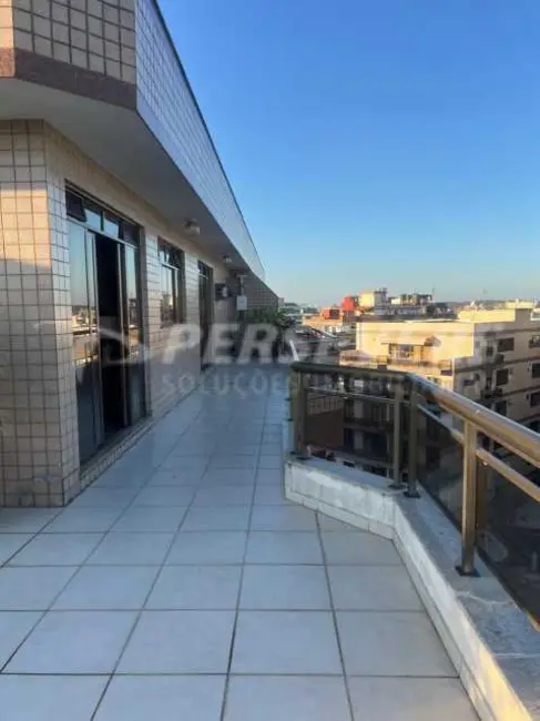 Foto 2 de Casa com 6 quartos à venda, 206m2 em Cabo Frio - RJ