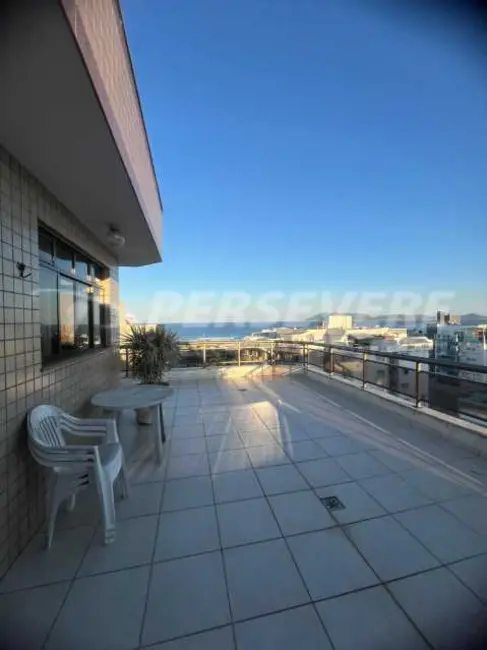 Foto 1 de Casa com 6 quartos à venda, 206m2 em Cabo Frio - RJ