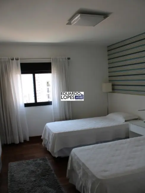 Apartamento com 4 quartos à venda, 234m2 em Aclimação, São Paulo - SP - imagem 3 Foto 3 de Apartamento com 4 quartos à venda, 234m2 em Aclimação, São Paulo - SP