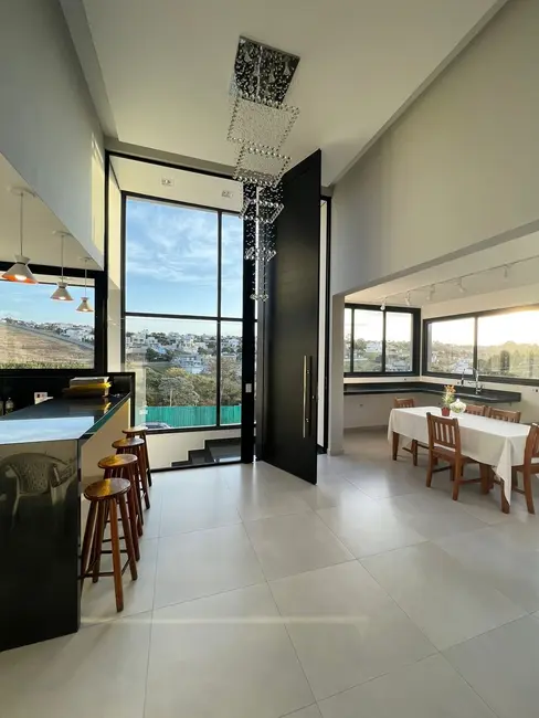 Casa de Condomínio com 3 quartos à venda, 210m2 em Braganca Paulista - SP - imagem 3 Foto 3 de Casa de Condomínio com 3 quartos à venda, 210m2 em Braganca Paulista - SP