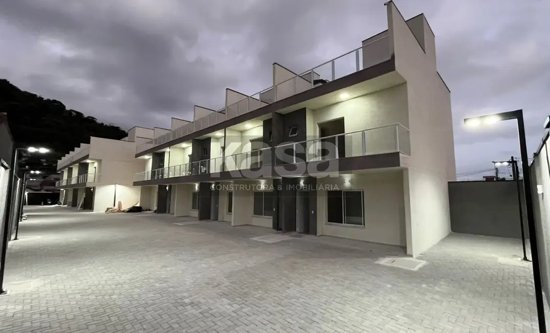 Foto 4 de Casa de Condomínio com 3 quartos à venda, 160m2 em Caraguatatuba - SP