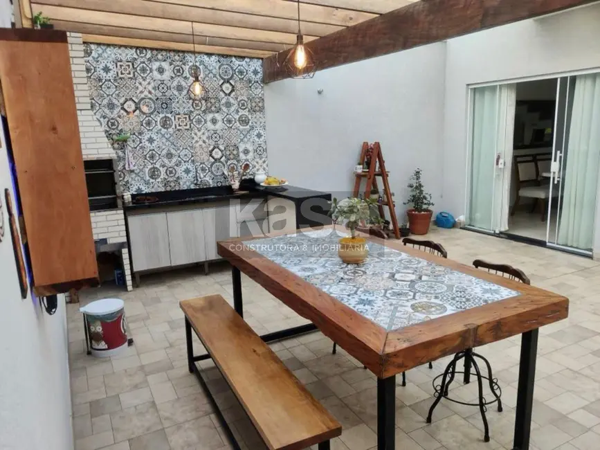 Foto 2 de Casa com 3 quartos à venda, 120m2 em Residencial Quinta dos Vinhedos, Braganca Paulista - SP