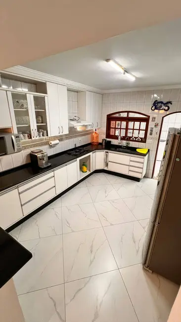 Foto 3 de Sobrado com 3 quartos à venda e para alugar, 320m2 em Jardim do Lago, Jundiai - SP