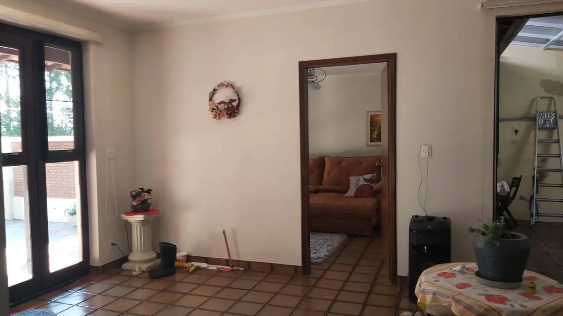 Sobrado com 3 quartos à venda, 198m2 em Jardim Celani, Valinhos - SP - imagem 4 Foto 4 de Sobrado com 3 quartos à venda, 198m2 em Jardim Celani, Valinhos - SP