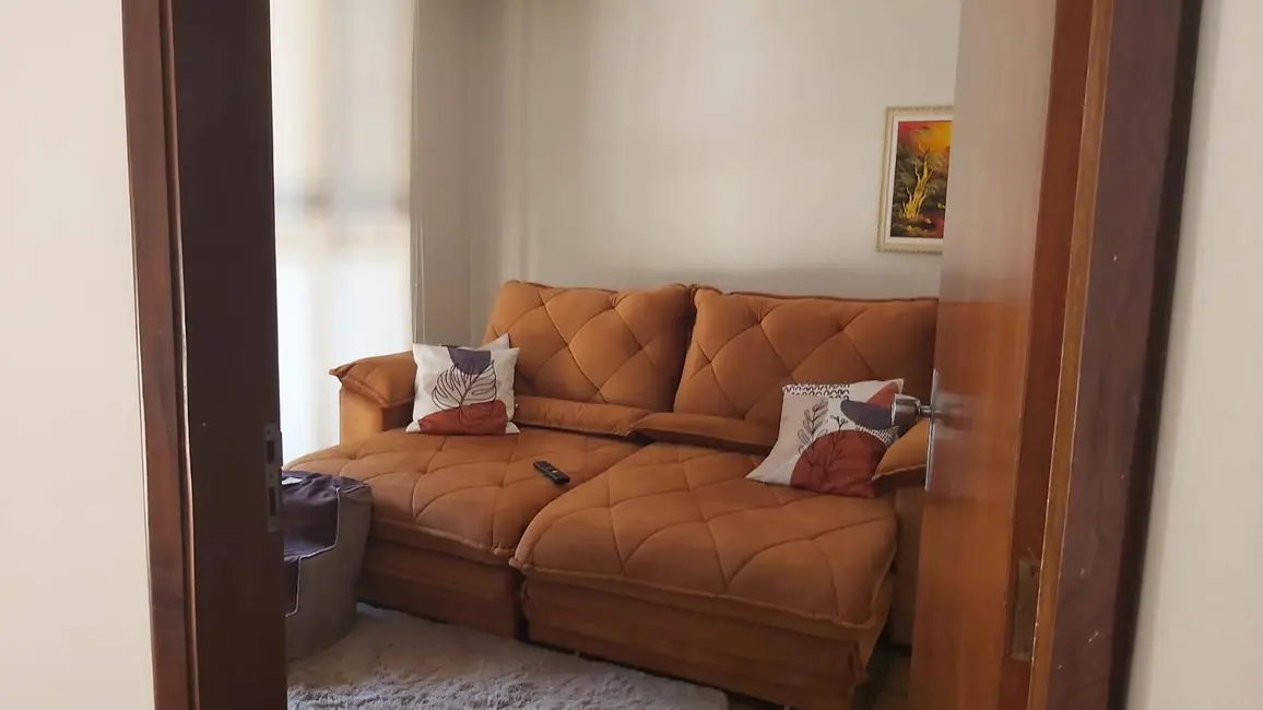 Sobrado com 3 quartos à venda, 198m2 em Jardim Celani, Valinhos - SP - imagem 6 Foto 6 de Sobrado com 3 quartos à venda, 198m2 em Jardim Celani, Valinhos - SP