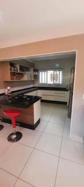 Foto 3 de Sobrado com 3 quartos à venda, 225m2 em Loteamento Jardim Ipanema, Jundiai - SP