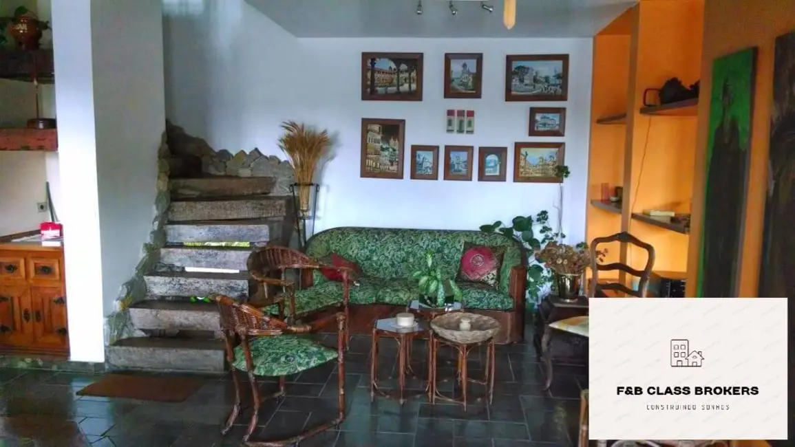 Casa com 4 quartos à venda, 540m2 em Gramado, Cotia - SP - imagem 4 Foto 4 de Casa com 4 quartos à venda, 540m2 em Gramado, Cotia - SP