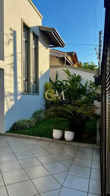 Casa com 3 quartos à venda, 320m2 em Vila Rica, Atibaia - SP - imagem 2 Foto 2 de Casa com 3 quartos à venda, 320m2 em Vila Rica, Atibaia - SP