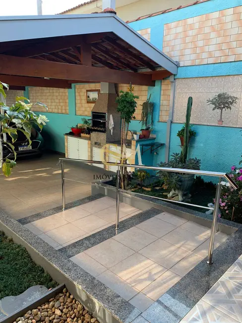 Foto 1 de Casa com 2 quartos à venda e para alugar, 250m2 em Alvinópolis, Atibaia - SP