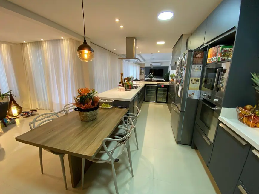 Casa com 5 quartos para alugar, 280m2 em Jurerê, Florianopolis - SC - imagem 9 Foto 9 de Casa com 5 quartos para alugar, 280m2 em Jurerê, Florianopolis - SC