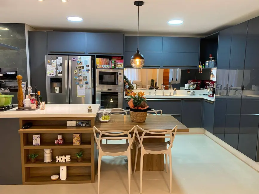 Casa com 5 quartos para alugar, 280m2 em Jurerê, Florianopolis - SC - imagem 6 Foto 6 de Casa com 5 quartos para alugar, 280m2 em Jurerê, Florianopolis - SC