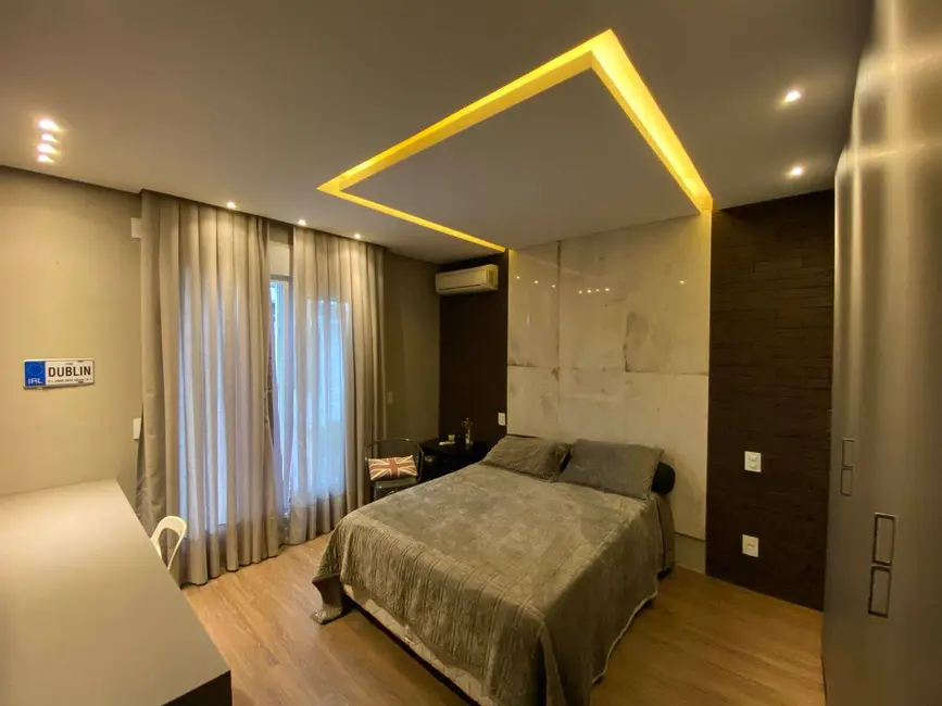 Foto 34 de Casa com 5 quartos para alugar, 280m2 em Jurerê, Florianopolis - SC