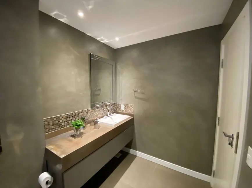 Foto 12 de Casa com 5 quartos para alugar, 280m2 em Jurerê, Florianopolis - SC