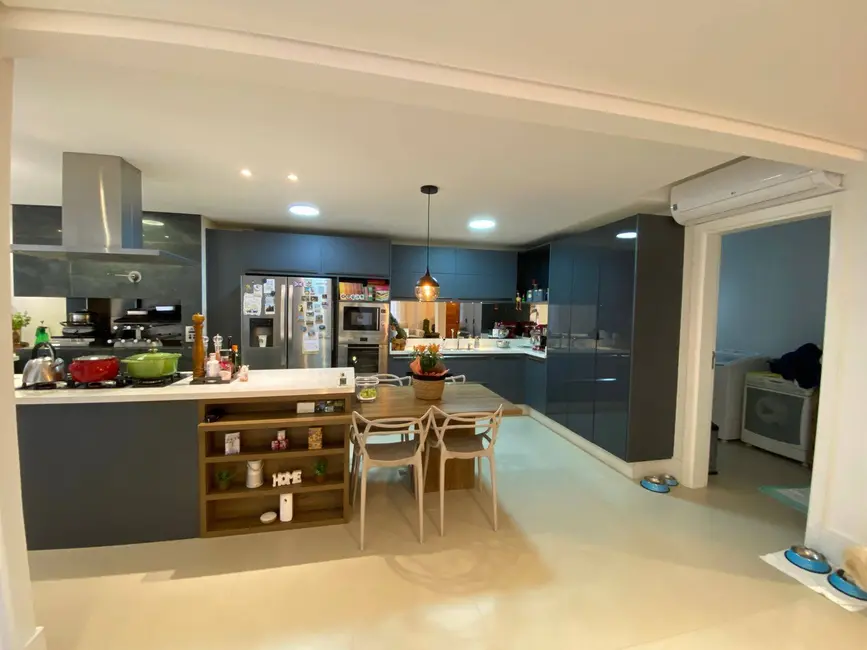 Casa com 5 quartos para alugar, 280m2 em Jurerê, Florianopolis - SC - imagem 7 Foto 7 de Casa com 5 quartos para alugar, 280m2 em Jurerê, Florianopolis - SC
