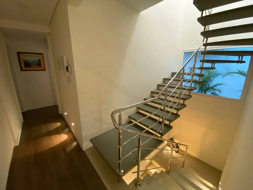 Foto 36 de Casa com 5 quartos para alugar, 280m2 em Jurerê, Florianopolis - SC