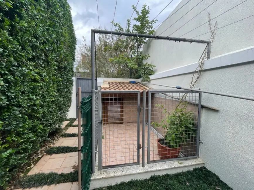 Casa com 6 quartos para alugar, 320m2 em Jurerê, Florianopolis - SC - imagem 3 Foto 3 de Casa com 6 quartos para alugar, 320m2 em Jurerê, Florianopolis - SC