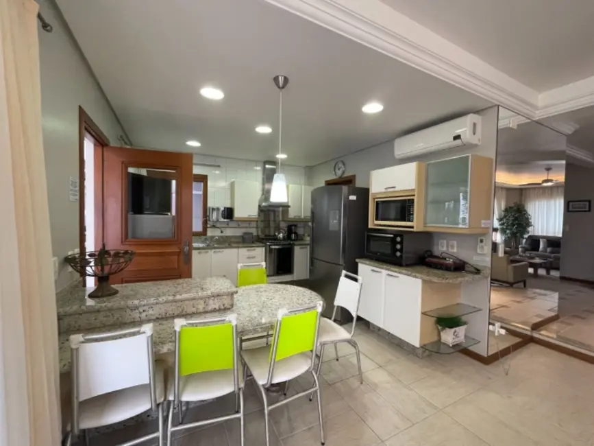 Casa com 6 quartos para alugar, 320m2 em Jurerê, Florianopolis - SC - imagem 9 Foto 9 de Casa com 6 quartos para alugar, 320m2 em Jurerê, Florianopolis - SC