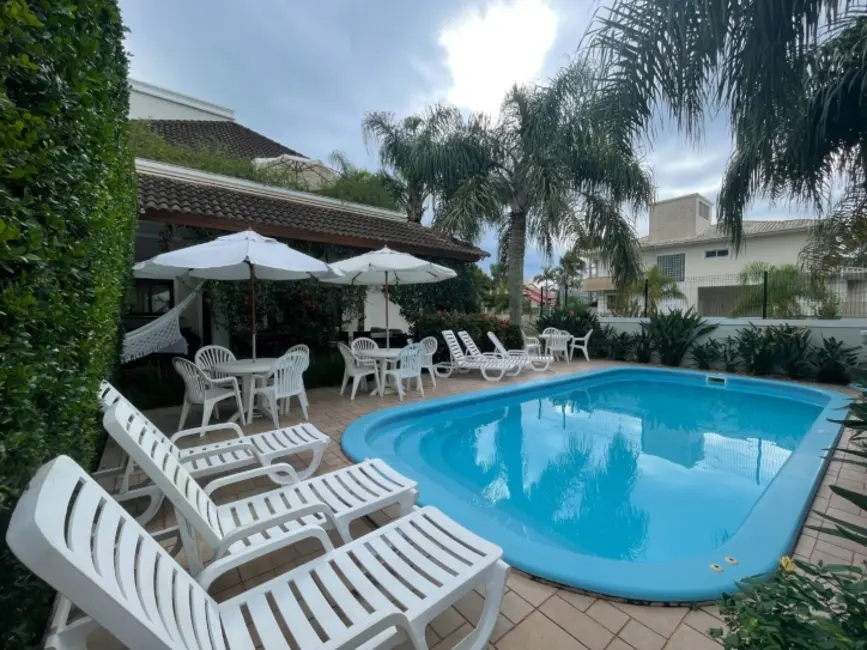 Casa com 6 quartos para alugar, 320m2 em Jurerê, Florianopolis - SC - imagem 4 Foto 4 de Casa com 6 quartos para alugar, 320m2 em Jurerê, Florianopolis - SC
