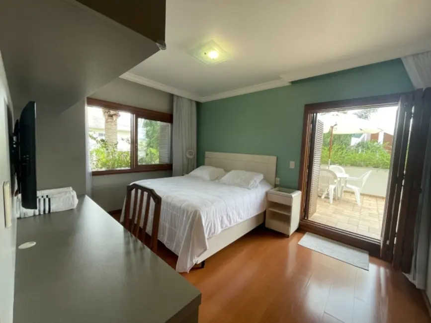 Foto 25 de Casa com 6 quartos para alugar, 320m2 em Jurerê, Florianopolis - SC