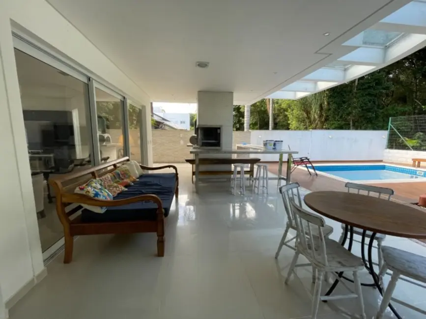 Casa com 4 quartos para alugar, 400m2 em Jurerê, Florianopolis - SC - imagem 3 Foto 3 de Casa com 4 quartos para alugar, 400m2 em Jurerê, Florianopolis - SC