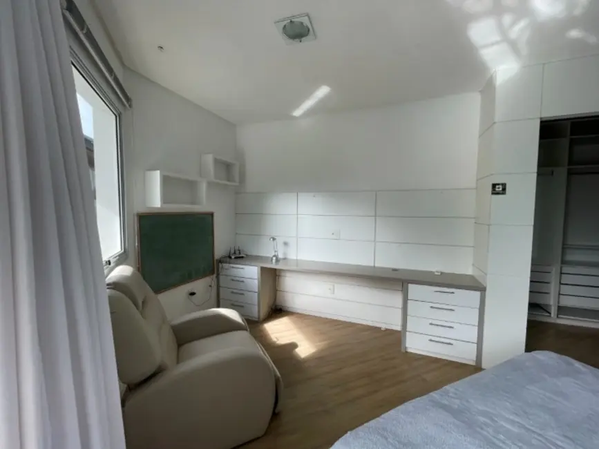 Foto 20 de Casa com 4 quartos para alugar, 400m2 em Jurerê, Florianopolis - SC