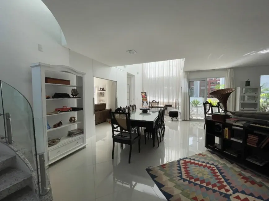 Casa com 4 quartos para alugar, 400m2 em Jurerê, Florianopolis - SC - imagem 6 Foto 6 de Casa com 4 quartos para alugar, 400m2 em Jurerê, Florianopolis - SC