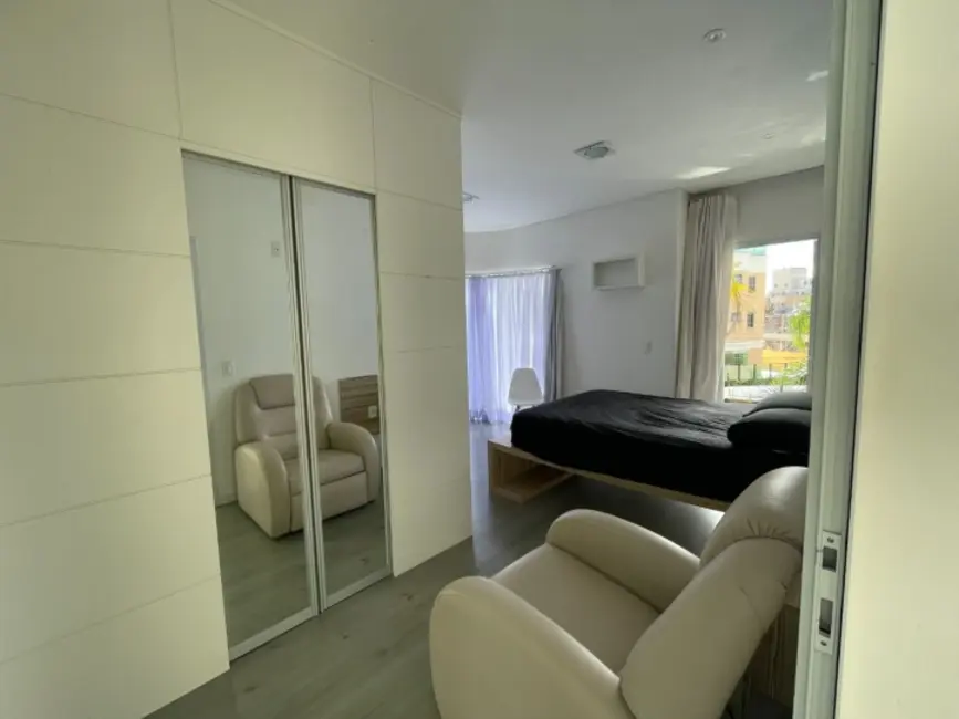 Foto 24 de Casa com 4 quartos para alugar, 400m2 em Jurerê, Florianopolis - SC