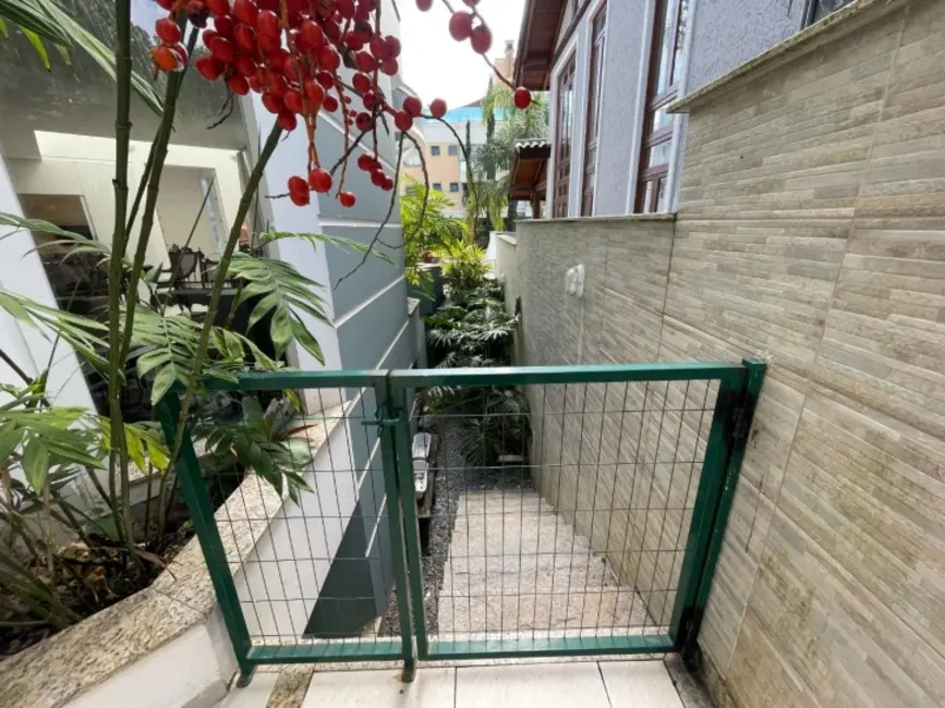 Foto 59 de Casa com 4 quartos para alugar, 400m2 em Jurerê, Florianopolis - SC