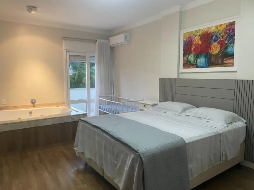 Casa com 4 quartos para alugar, 258m2 em Jurerê Internacional, Florianopolis - SC - imagem 9 Foto 9 de Casa com 4 quartos para alugar, 258m2 em Jurerê Internacional, Florianopolis - SC