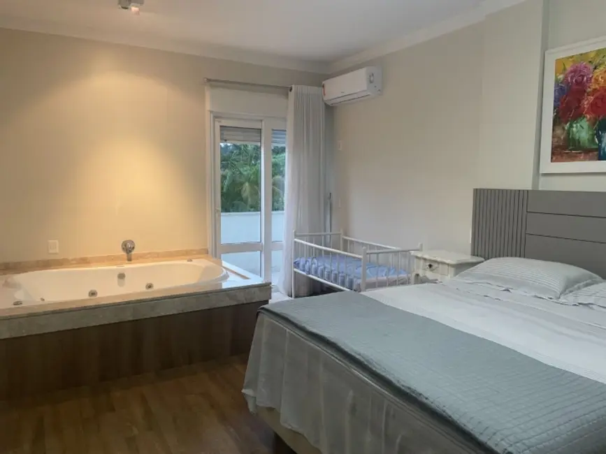 Casa com 4 quartos para alugar, 258m2 em Jurerê Internacional, Florianopolis - SC - imagem 7 Foto 7 de Casa com 4 quartos para alugar, 258m2 em Jurerê Internacional, Florianopolis - SC