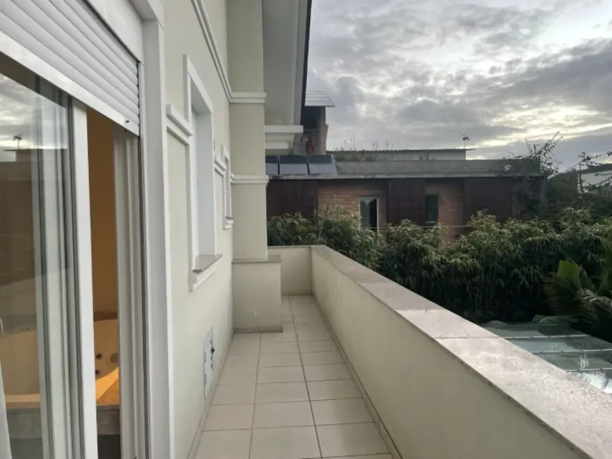 Casa com 4 quartos para alugar, 258m2 em Jurerê Internacional, Florianopolis - SC - imagem 3 Foto 3 de Casa com 4 quartos para alugar, 258m2 em Jurerê Internacional, Florianopolis - SC
