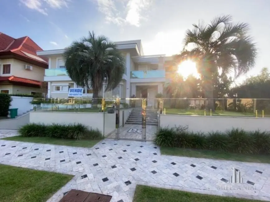 Casa com 5 quartos à venda e para alugar, 420m2 em Jurerê Internacional, Florianopolis - SC - imagem 3 Foto 3 de Casa com 5 quartos à venda e para alugar, 420m2 em Jurerê Internacional, Florianopolis - SC