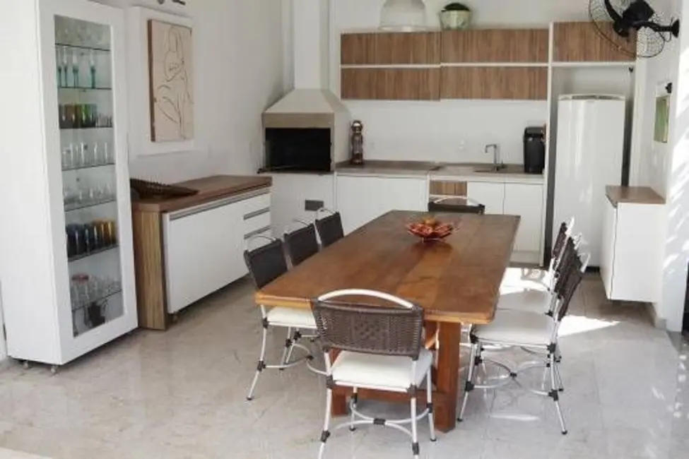 Casa com 5 quartos para alugar, 323m2 em Jurerê Internacional, Florianopolis - SC - imagem 8 Foto 8 de Casa com 5 quartos para alugar, 323m2 em Jurerê Internacional, Florianopolis - SC