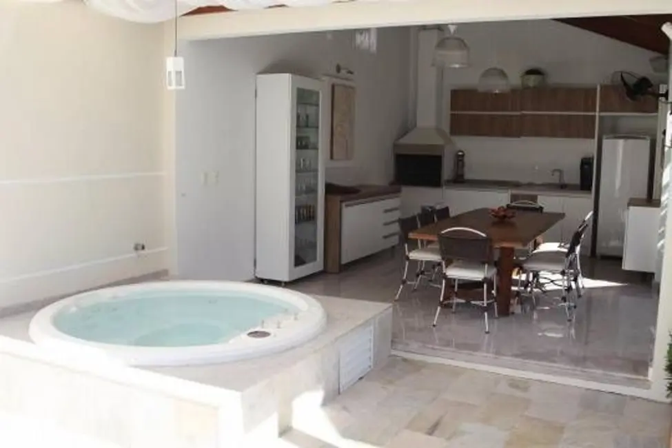 Casa com 5 quartos para alugar, 323m2 em Jurerê Internacional, Florianopolis - SC - imagem 5 Foto 5 de Casa com 5 quartos para alugar, 323m2 em Jurerê Internacional, Florianopolis - SC