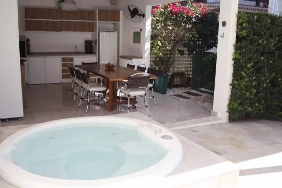 Casa com 5 quartos para alugar, 323m2 em Jurerê Internacional, Florianopolis - SC - imagem 4 Foto 4 de Casa com 5 quartos para alugar, 323m2 em Jurerê Internacional, Florianopolis - SC